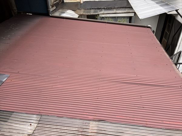 塗装前波トタン屋根